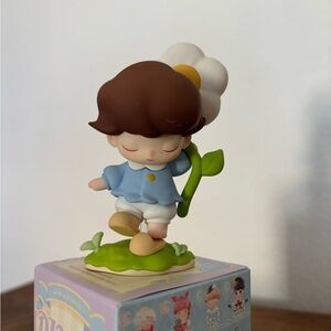 Dimoo Weaving Wonders “Dreams of Gardens” figurine